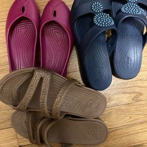 It’s a Croc block! 3 pairs of size 7 Crocs, all in good condition!